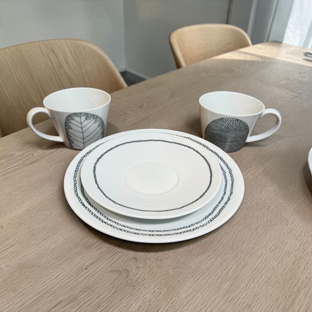 Crate & Barrell Julia Rothman Leif Set 2 Coffee Cups 1 Saucer 1 Salad Plate